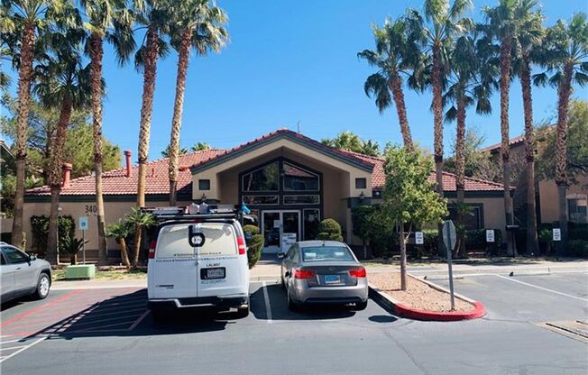 1ST-FLOOR 2 bed condo for rent in Cliff Shadows!