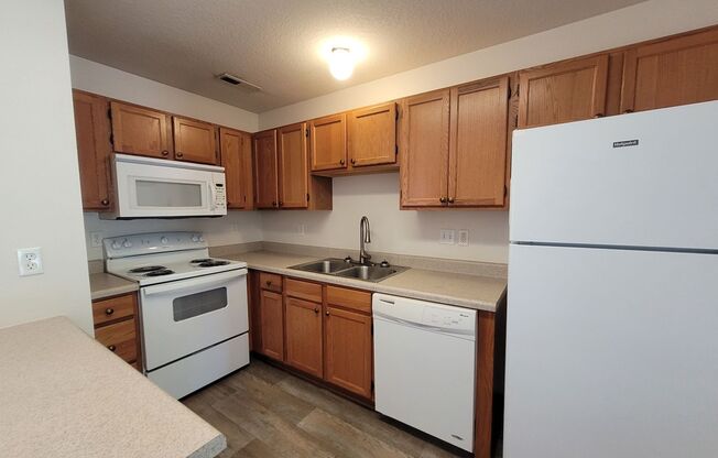 2 beds, 1 bath, 805 sqft, $925, Unit 407