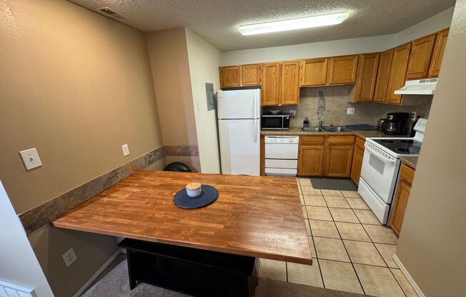 Centrally Located 2 Bed 2 Bath Condo in Colorado Springs!!