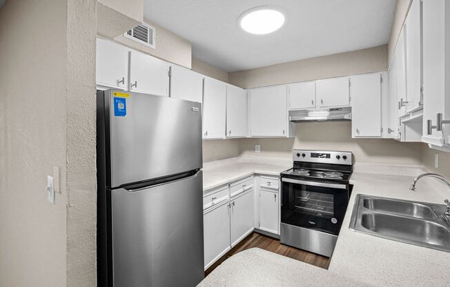 3 beds, 2 baths, 1,300 sqft, $1,399, Unit 118