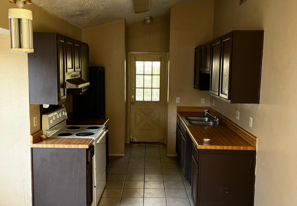 4011 COLONIAL SUN DR