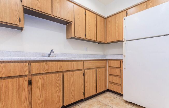 2 beds, 1 bath, 760 sqft, $1,140, Unit 1096