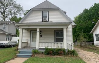 3 beds, 1.5 baths, $995