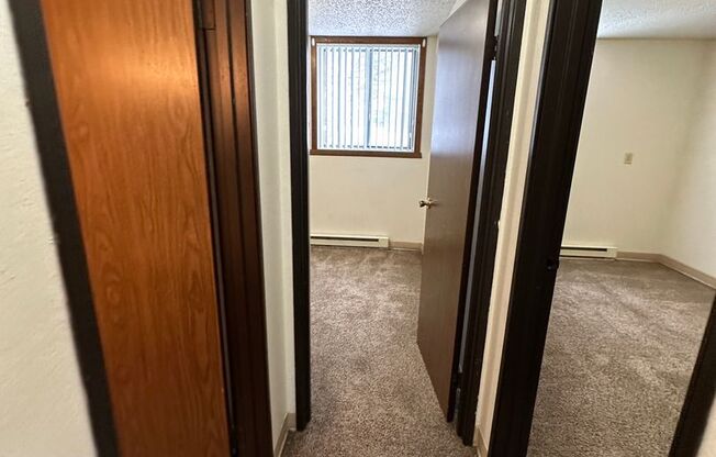 2 beds, 1 bath, $645, Unit 07