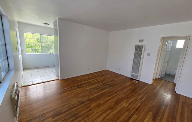 256 W Valencia Ave