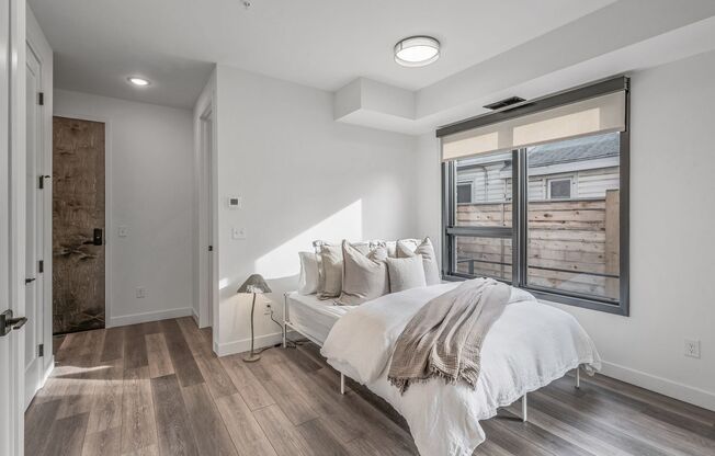 Studio, 1 bath, 382 sqft, $1,095, Unit 113