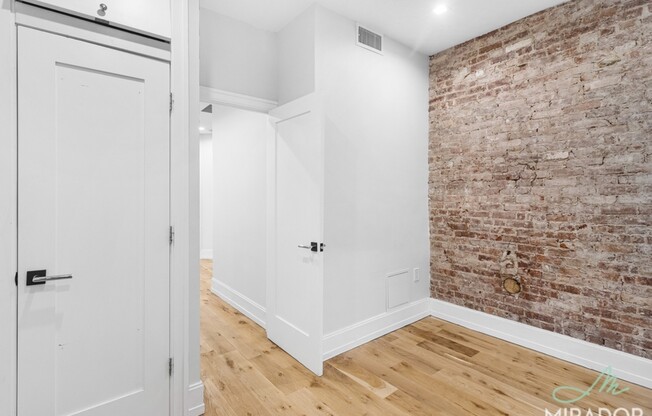 221 E 10 ST