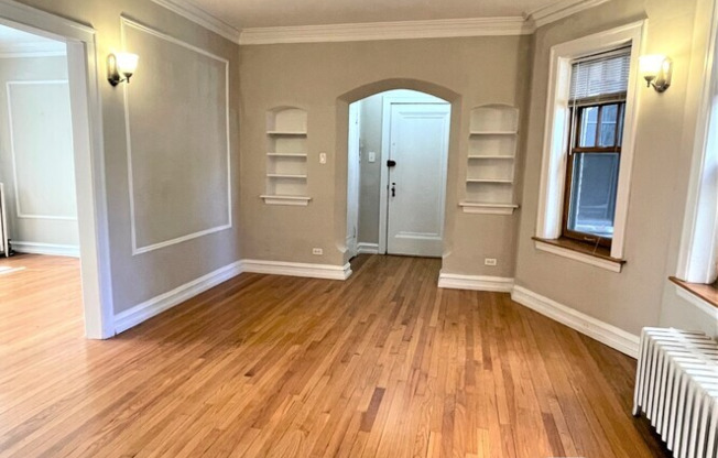 1352 W Carmen