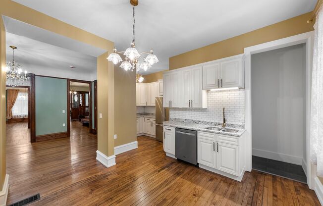 2902-2904 W State St