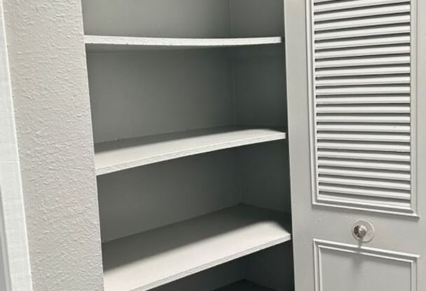 3 beds, 1 bath, 945 sqft, $1,600, Unit 1326 L1