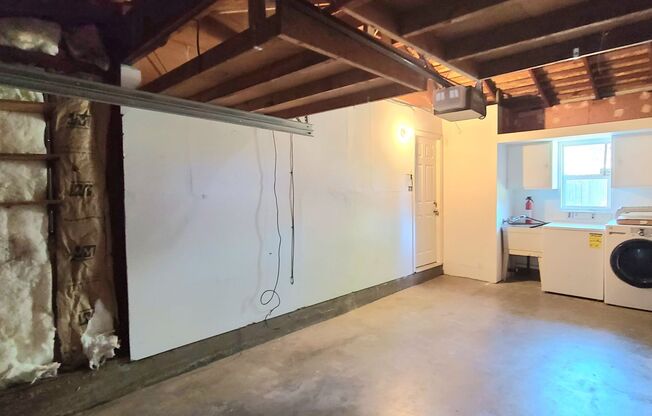 2 beds, 1 bath, $2,195