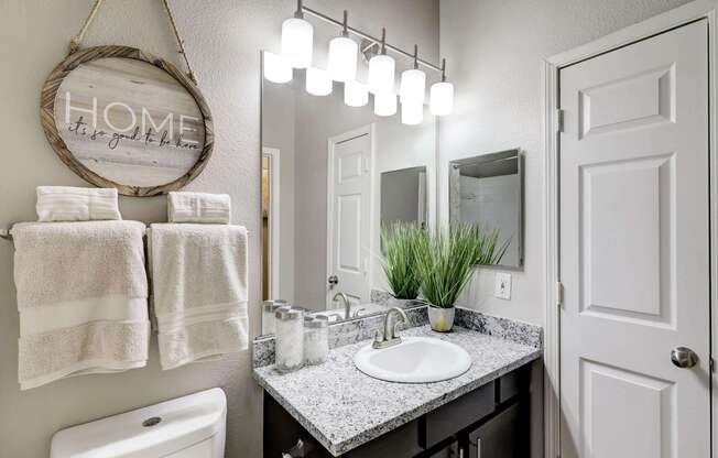 1 bed, 1 bath, 806 sqft, $1,356