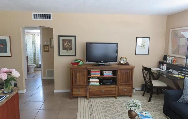 1 bed, 1 bath, 600 sqft, $1,595