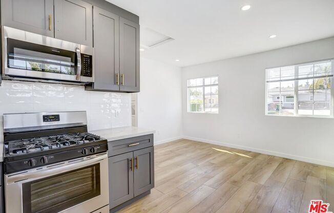 6633 1/2 BELMAR AVE