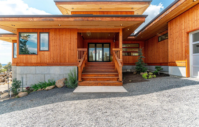 Come enjoy the mountain views in this stunning modern home tucked in the Tumalo hills.