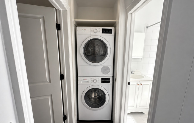 2 beds, 1 bath, 800 sqft, $3,300, Unit 16