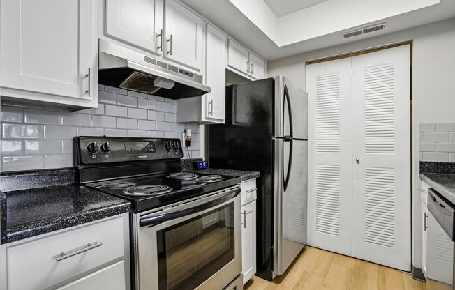 2 beds, 2 baths, 976 sqft, $1,448, Unit 5F