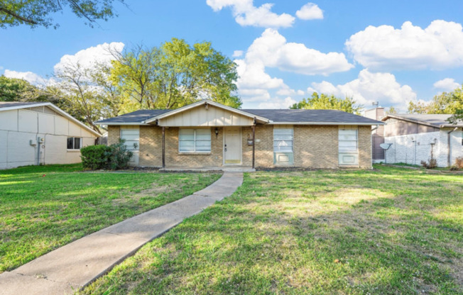 Lovely 4 Bed 2 Bath Home!