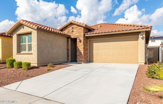 Stunning 3 bedroom home in Litchfield Park!