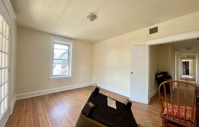 3 beds, 1 bath, 1,400 sqft, $1,550, Unit 210-F48