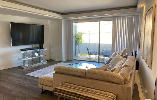 1 bed, 1.5 baths, 998 sqft, $3,500, Unit 503