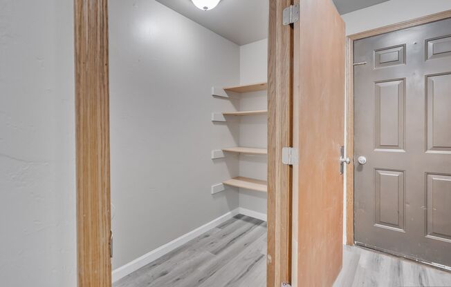 2 beds, 1 bath, 950 sqft, $1,199, Unit 2710-10