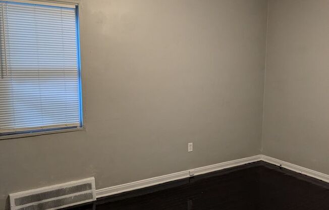 2 beds, 1 bath, $949