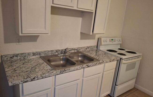 One Bed Apartment - Historic Westside - NO PETS - 1007 C Street