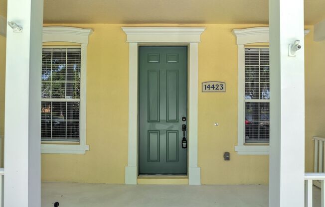 Lovely 4/3.5 Town Home in Summerport with 2 car garage! Available Now!