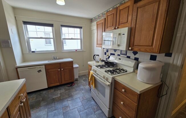 Comfortable 3-Bedroom Living with Outdoor Retreat in Brighton