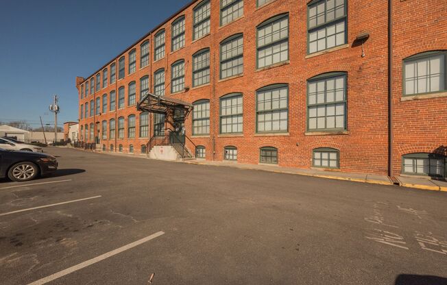 2 beds, 2 baths, 860 sqft, $1,350, Unit 405