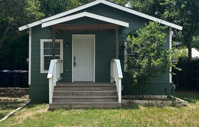 PROMO!!! $500 OFF FIRST MONTHS RENT PLUS $250 Admin Fee Waived!!  Charming 2-Bedroom Home on Quiet Street – Modern Comforts Included / Pet-Friendly / Available Now!