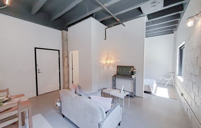 Studio, 1 bath, 567 sqft, $995, Unit A301