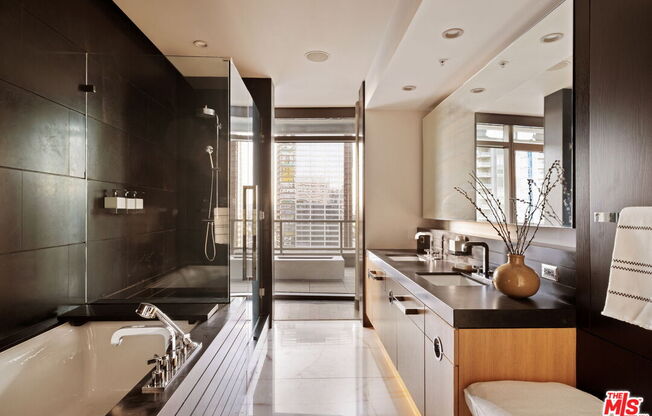 3 beds, 4 baths, 3,670 sqft, $15,000, Unit 2204