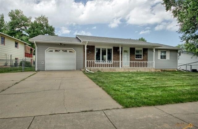 3 BEDROOM + BONUS ROOOM | 2 BATH | HOUSE | SOUTH