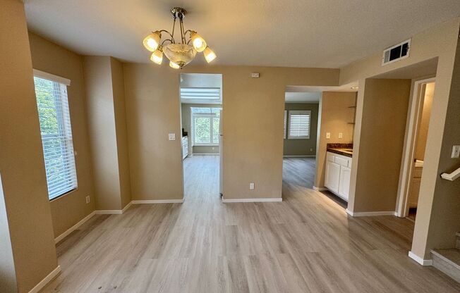Large, end-unit townhome in the heart of Thousand Oaks