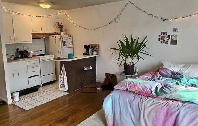 Studio, 1 bath, 999 sqft, $1,895, Unit 23