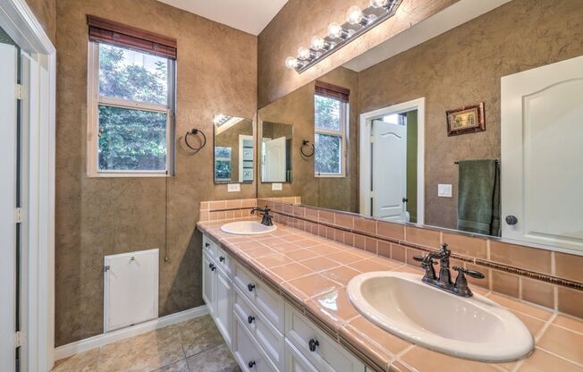 3 beds, 3 baths, $6,995