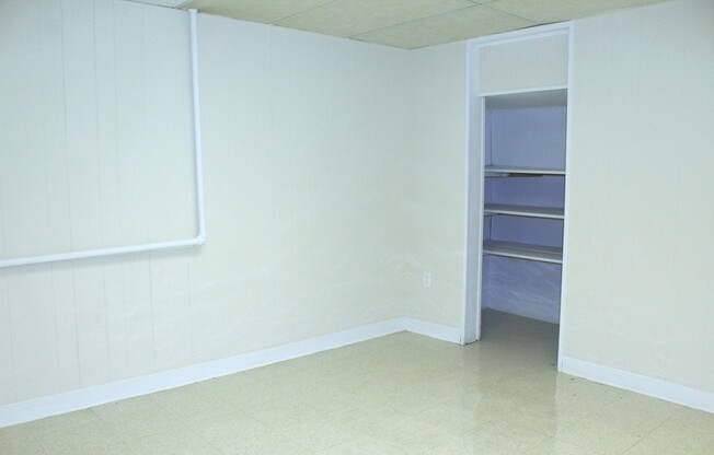"Avon Apartments" - 6 E. Read St