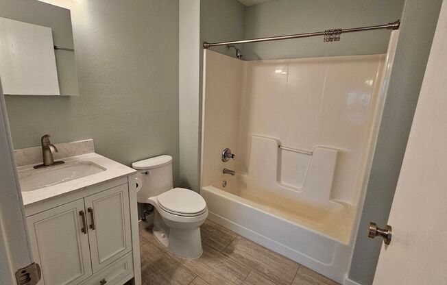 1 bed, 1 bath, $695, Unit 43