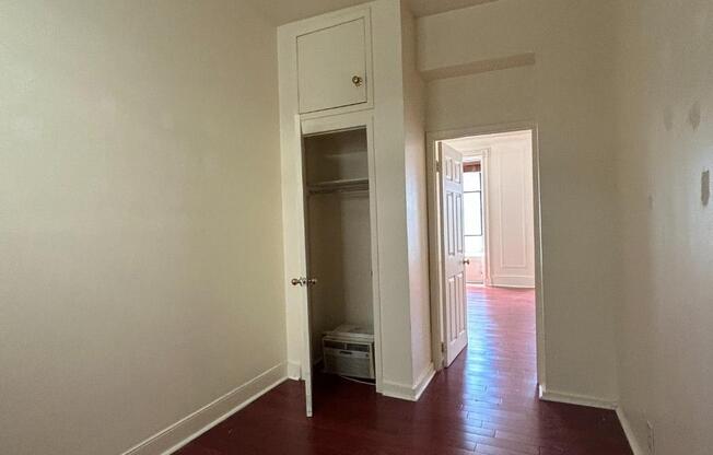 419 W 44 ST