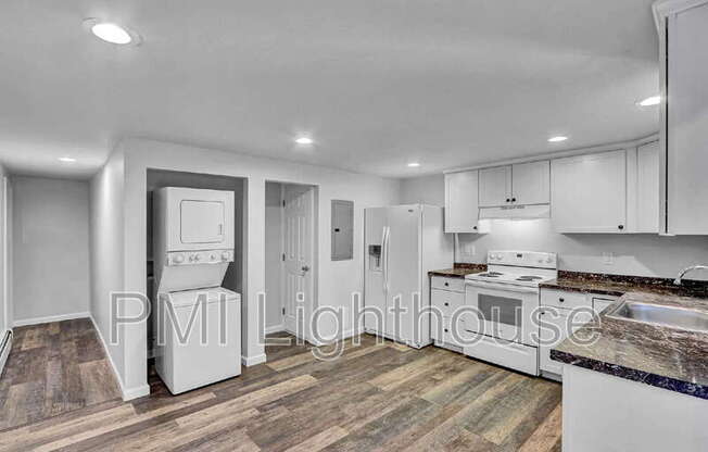 2 SPURWOODS LN