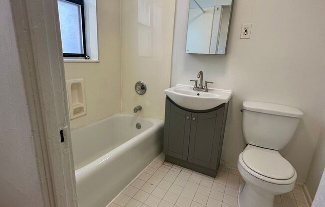 Studio, 1 bath, 400 sqft, $925, Unit 4415-104