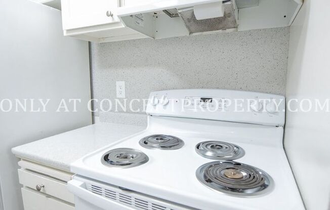 2 beds, 1 bath, 900 sqft, $1,299, Unit 37 PR