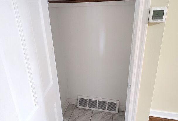*Recently Updated 3BD/1BA Available for Rent in Brookline area*