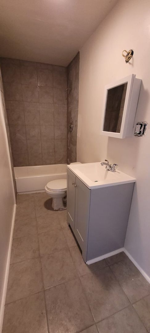 4 beds, 1 bath, $1,942