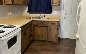 2 beds, 1 bath, $800, Unit 803 N Rouse