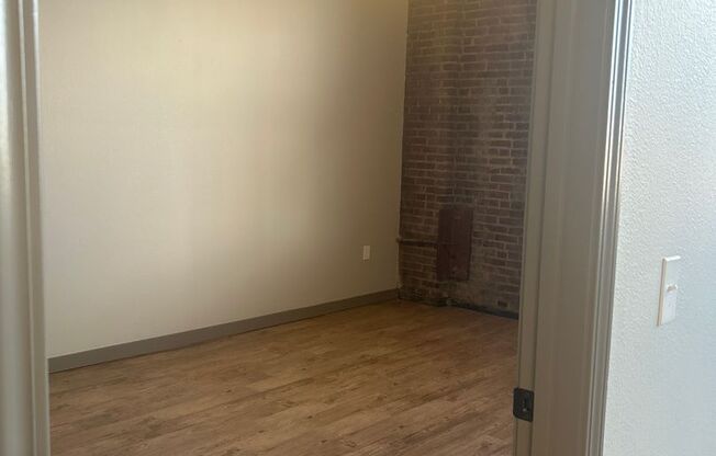 1 bed, 1 bath, 720 sqft, $1,580, Unit 417