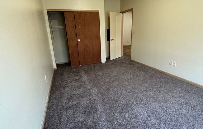 2 beds, 1 bath, 1,061 sqft, $1,136, Unit PHV - 204