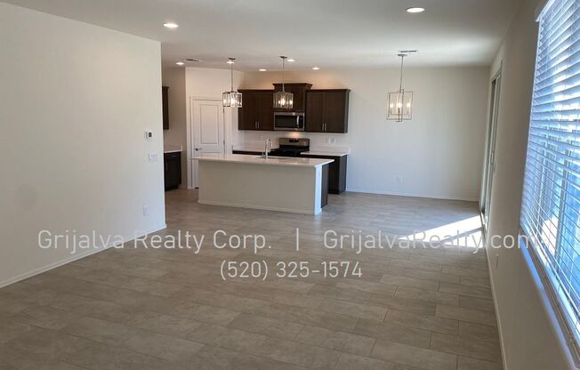 4 Bed, 3 Bath House + Den + Loft in Gladden Farms (Moore Rd/Tangerine Farms)